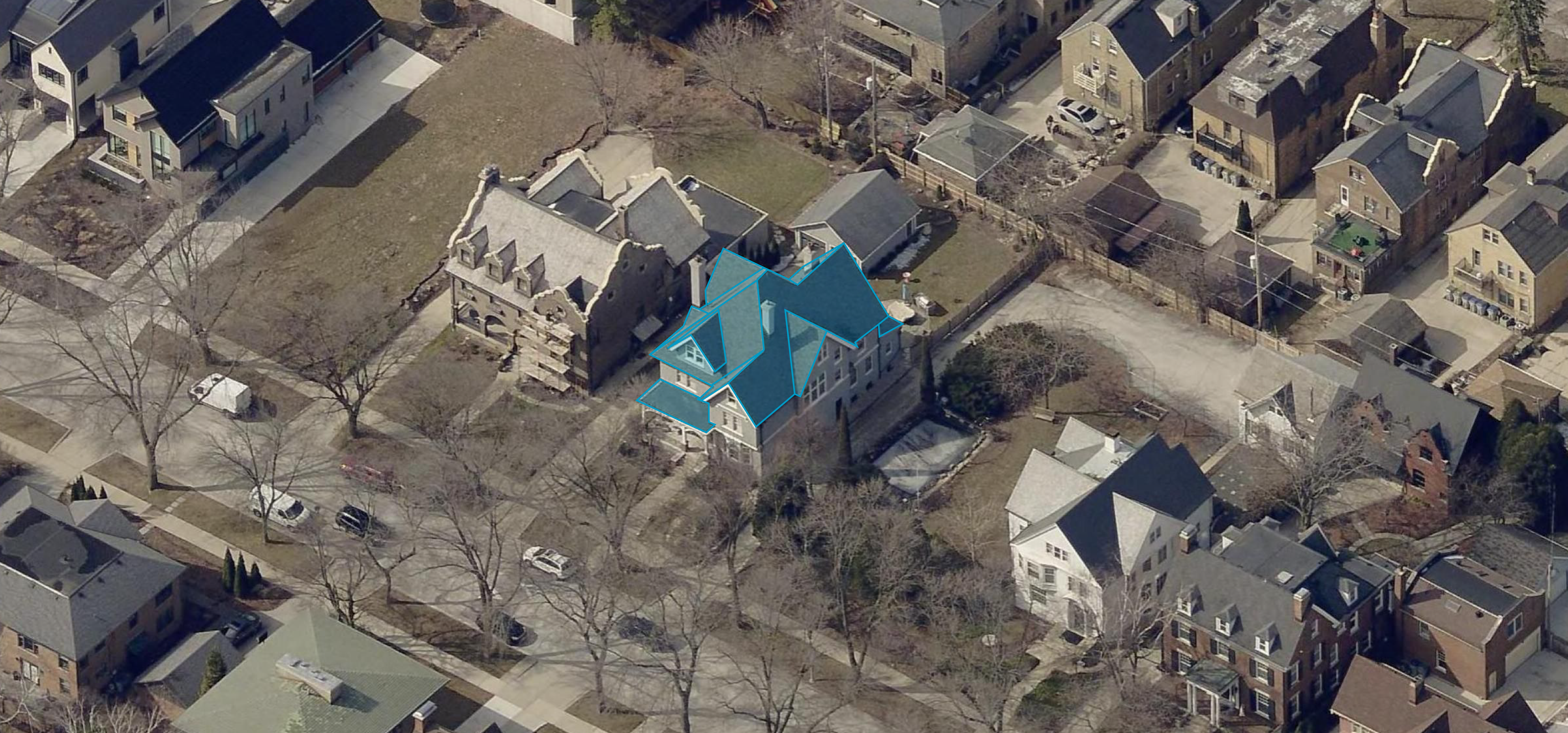 Oblique image of a residential home featuring a turquoise outline of the roof.